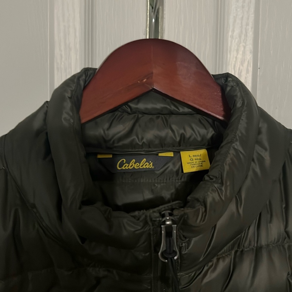 NWOT Men’s Cabela’s lightweight down jacket size Large